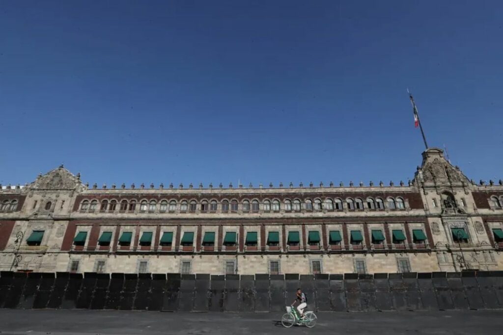 Fotografía del Palacio Nacional este jueves en la Ciudad de México (México).