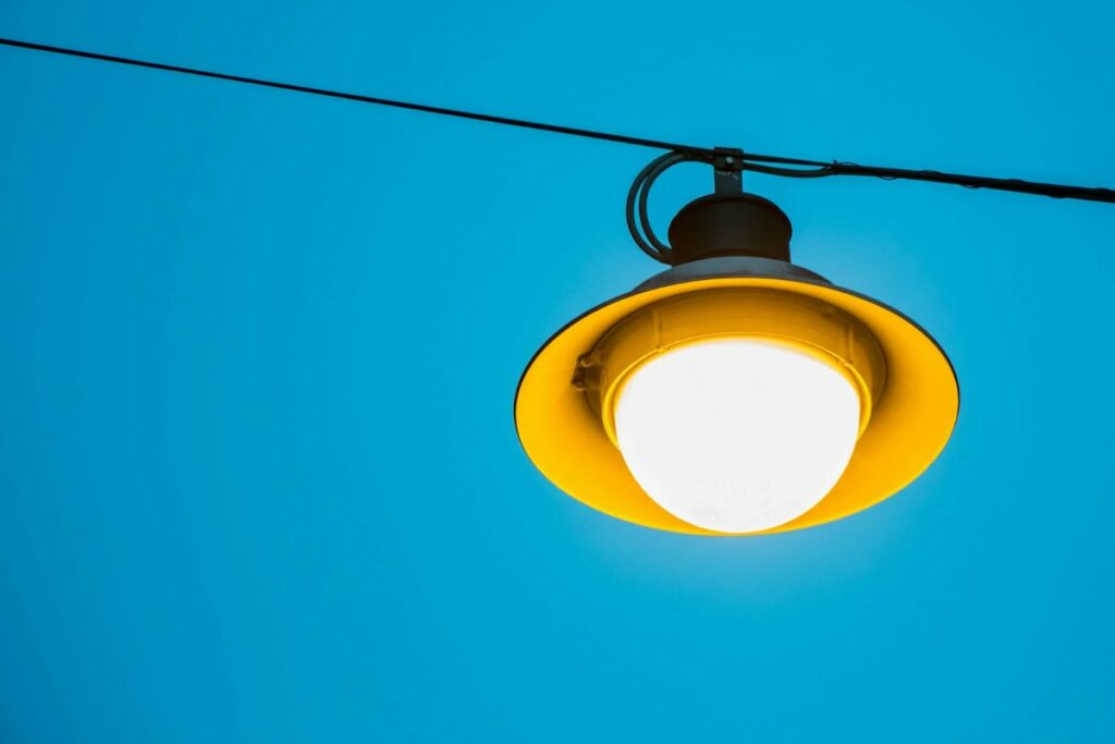 Ecuador lleva 60 días con cortes de luz diarios.