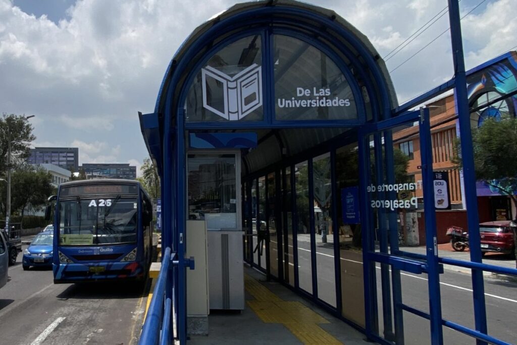La parada De las Universidades de la Ecovía reanudó el servicio a los usuarios.