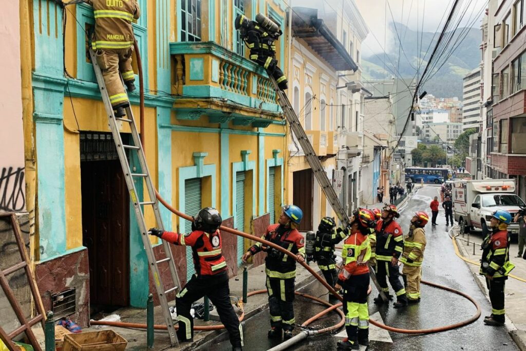 Un incendio se registra en un inmueble del sector de San Blas.