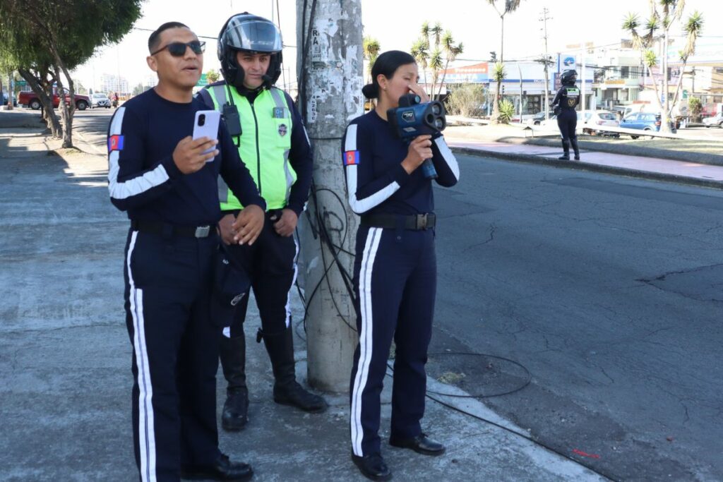Los controles preventivos de velocidad se reanudan en Quito.