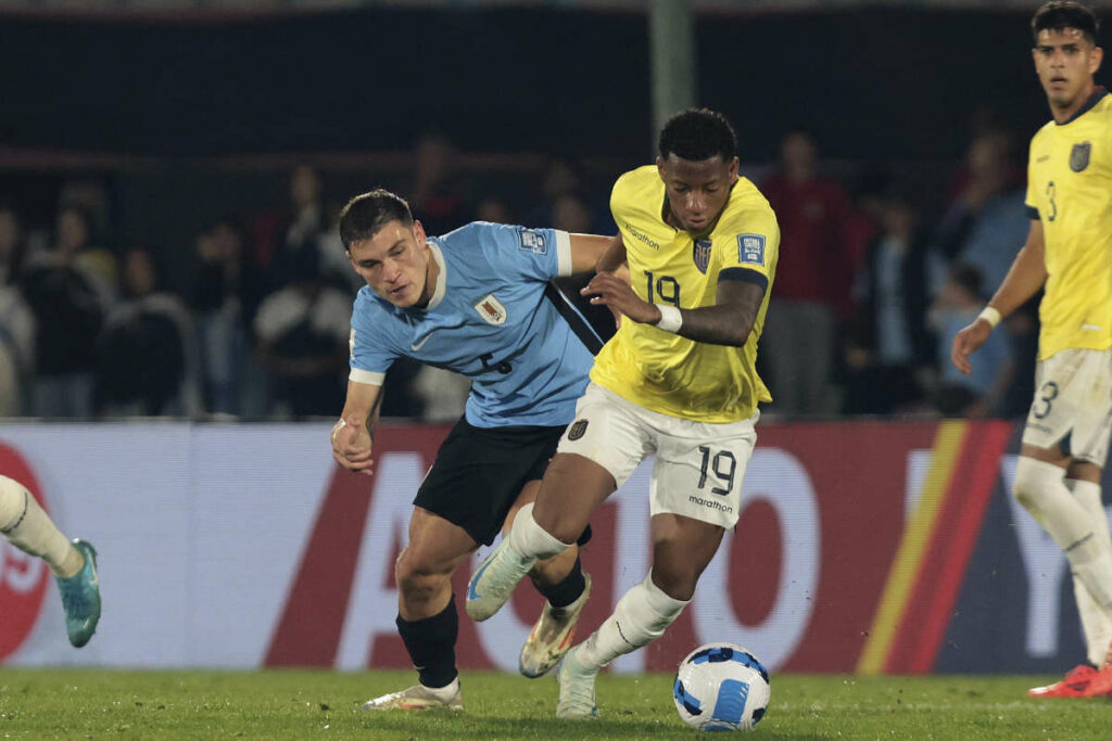 Gonzalo Plata con la Selección de Ecuador en las eliminatorias al Mundial 2026.