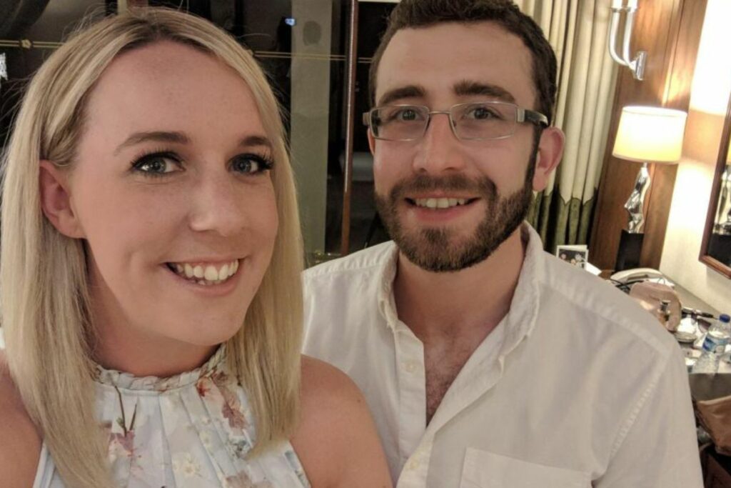 Hayley aún no sabe cómo manejar las cuentas de redes sociales de su esposo fallecido. Foto: BBC.