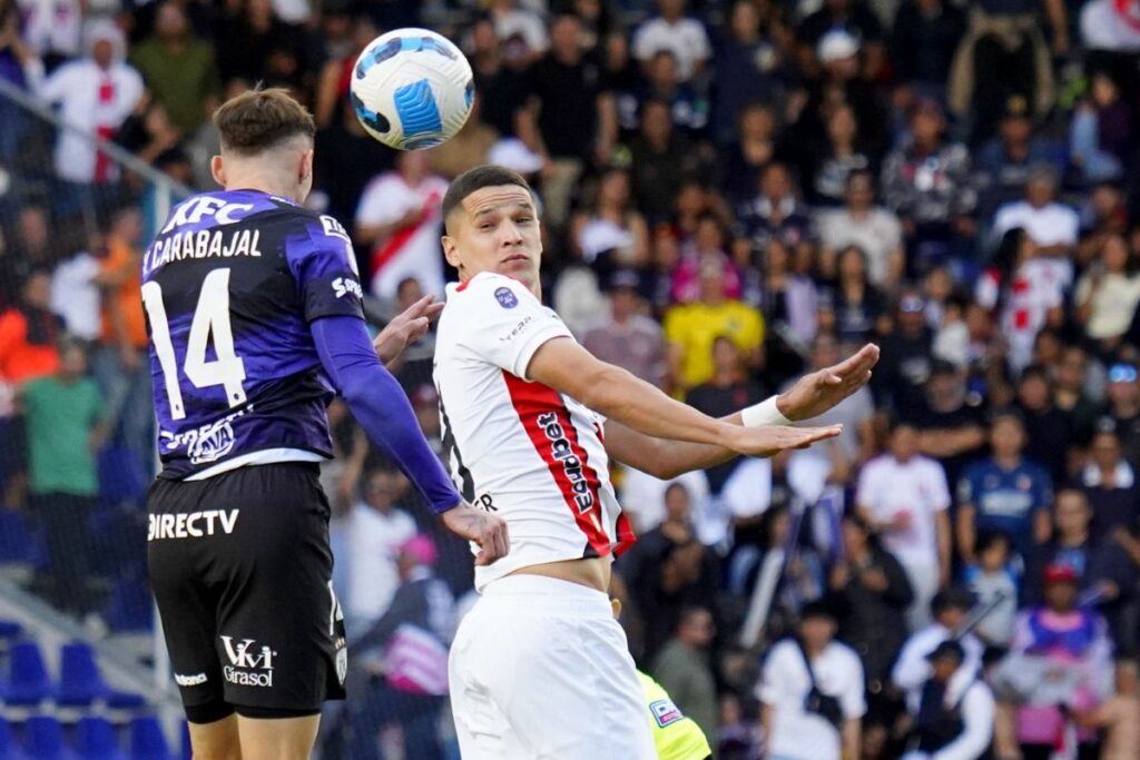 Álex Arce (d) y Mateo Carabajal en la final de vuelta de la Liga Pro 2024.