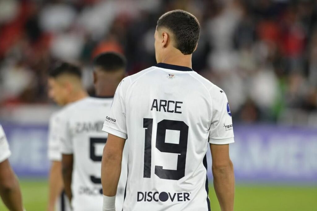 Álex Arce.