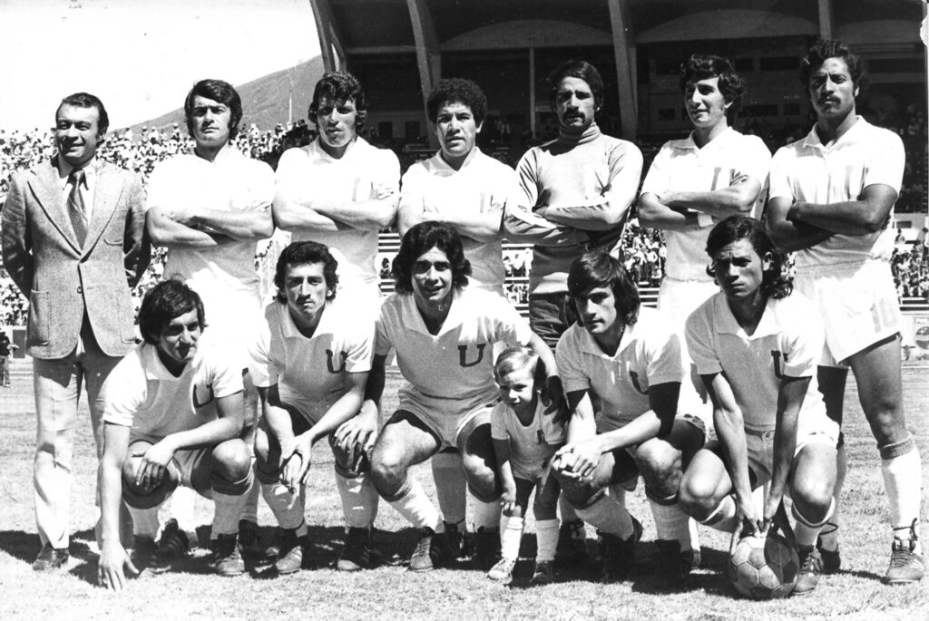 Equipo campeón con Liga de Quito en 1974 ante El Nacional.