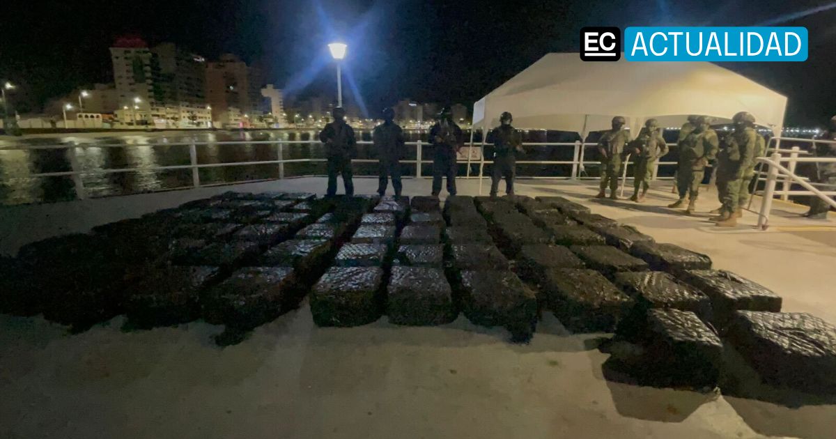 La Armada del Ecuador aprehendió a 21 personas con droga en altamar ...