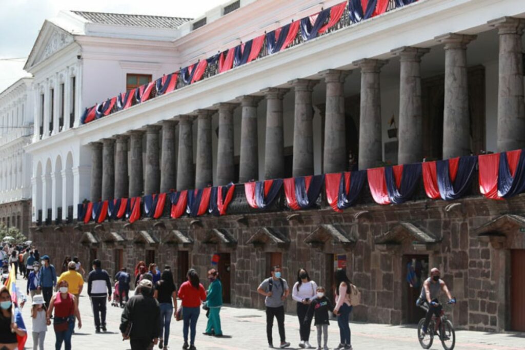 El Himno a Quito está rodeado de polémica. Su texto fue cambiado en el 2014.