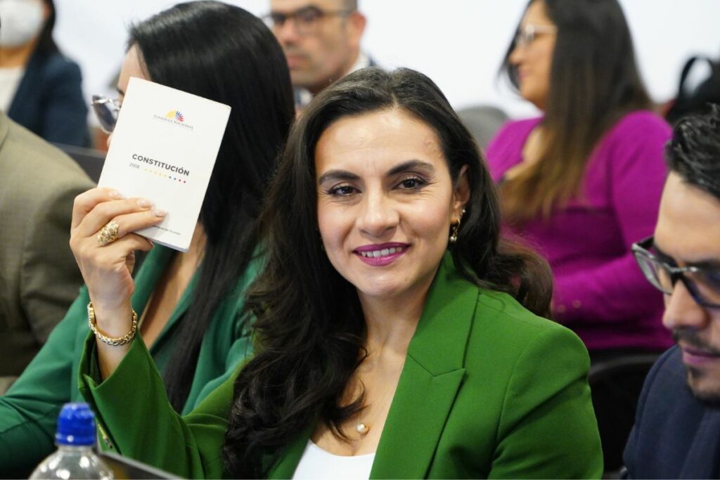 Verónica Abad en la audiencia de su acción de protección en el Complejo Judicial Norte.