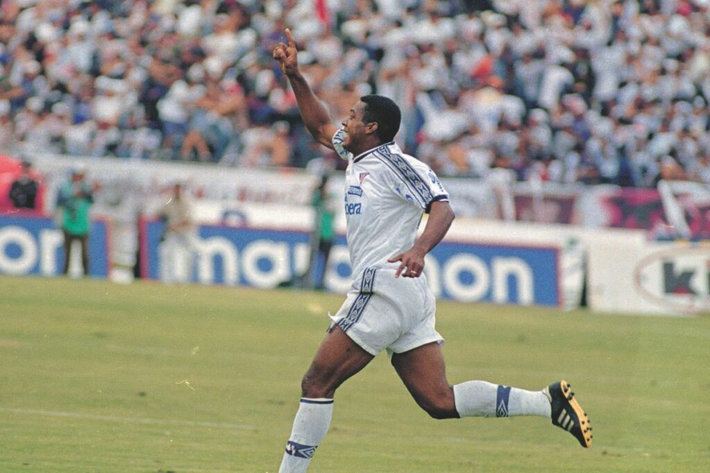 Eduardo 'Tanque' Hurtado celebra uno de los goles de Liga de Quito en su último bicampeonato.