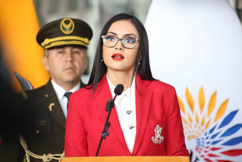 Viviana Veloz, presidenta de la Asamblea Nacional en una rueda de prensa.