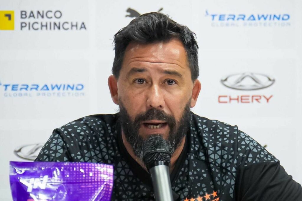 Pablo 'Vitamina' Sánchez, DT de Liga de Quito, en rueda de prensa.