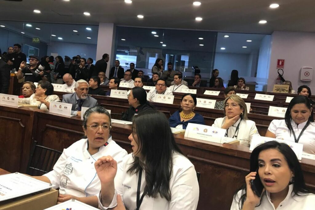 Manuela Cobo (primera de la izquierda) fue nombrada la mejor chef del 2024. en la categoría Warmi.