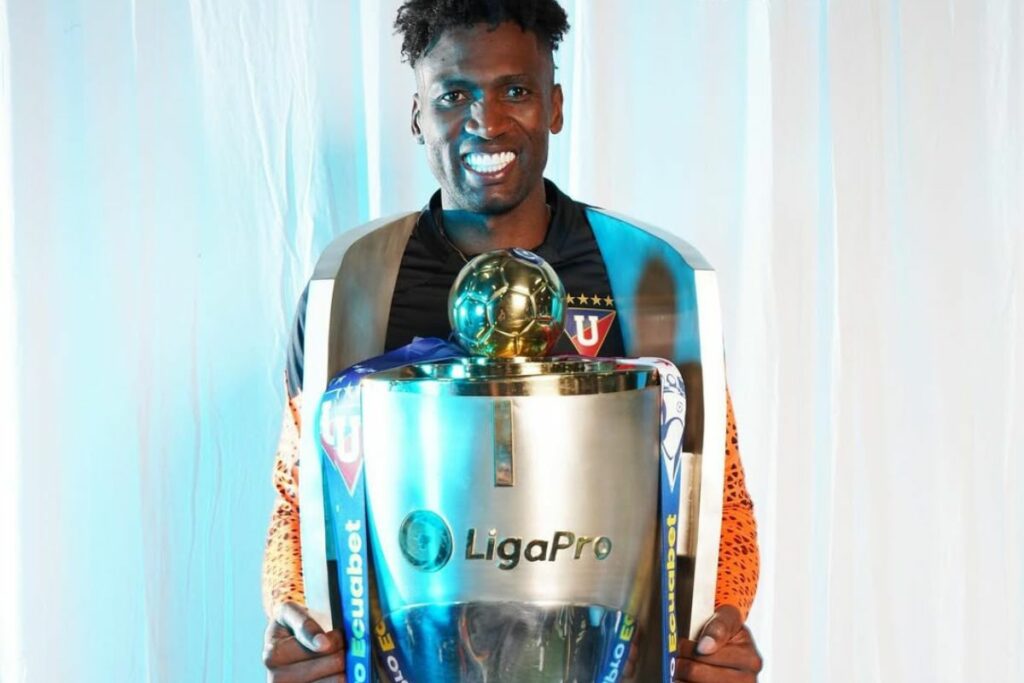 Alexander Domínguez tiene 10 títulos como profesional, nueve con Liga de Quito.