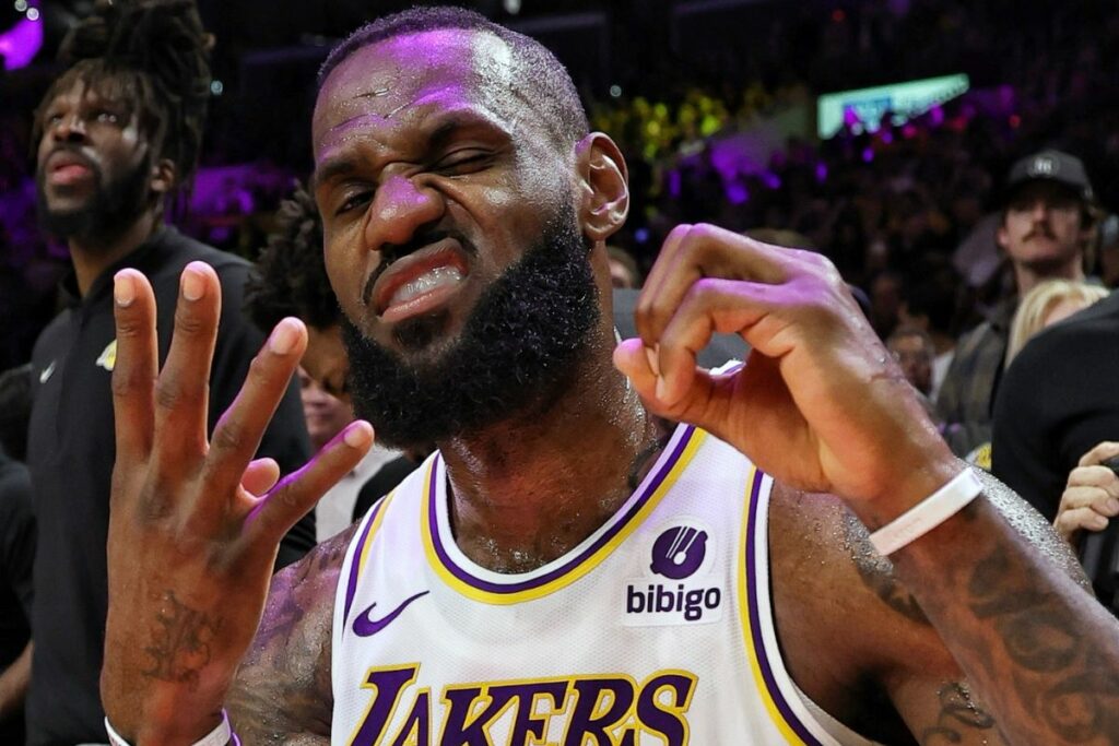 LeBron James cumplió 40 años, y pese a su edad sigue siendo uno de los mejores jugadores de la NBA.