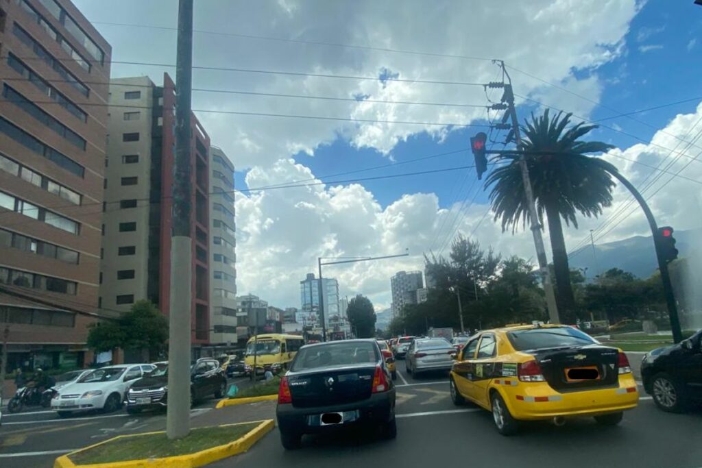 La alta carga vehicular se registró en varios puntos de Quito.