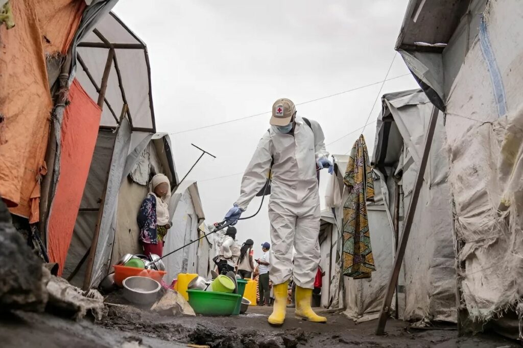 Profesionales de la salud investigan la desconocida enfermedad que brotó en el Congo