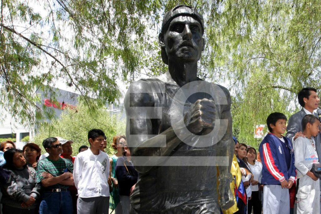 Estatua de Jefferson Pérez en el Parque La Carolina, Quito.