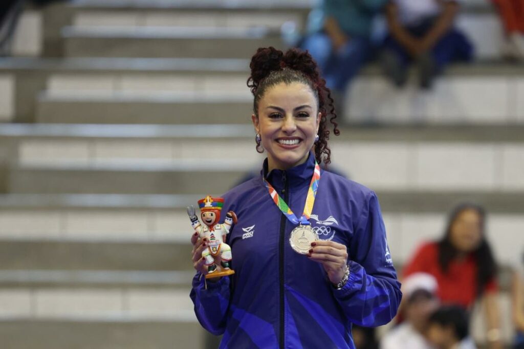 Jacqueline Factos ganó la medalla de oro en karate de los Juegos Bolivarianos 2024.