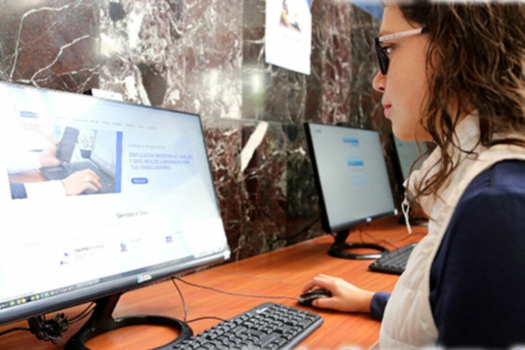 El seguro de desempleo se solicita en la página web del IESS.