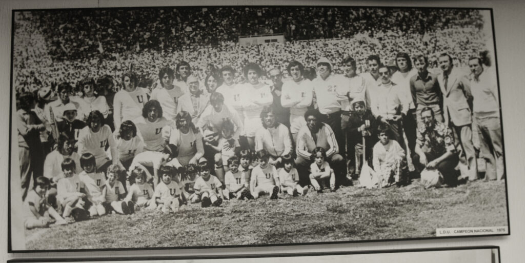 Plantilla de Liga de Quito que ganó el bicampeonato en 1975.