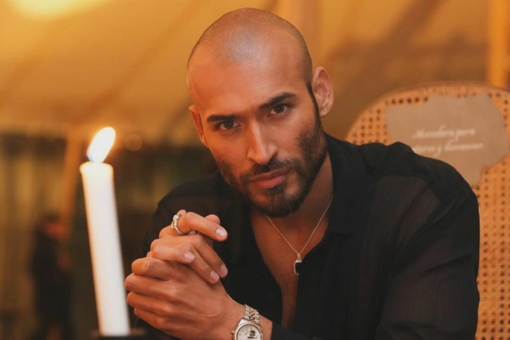 Actor Édgar Vittorino encarna a José Arcadio Buendía, hijo de Úrsula y José Arcadio. 