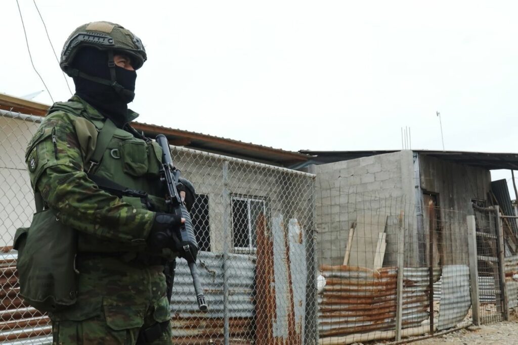 Las Fuerzas Armadas y la Unase de la Policía buscan a los niños desaparecidos en el sur de Guayaquil
