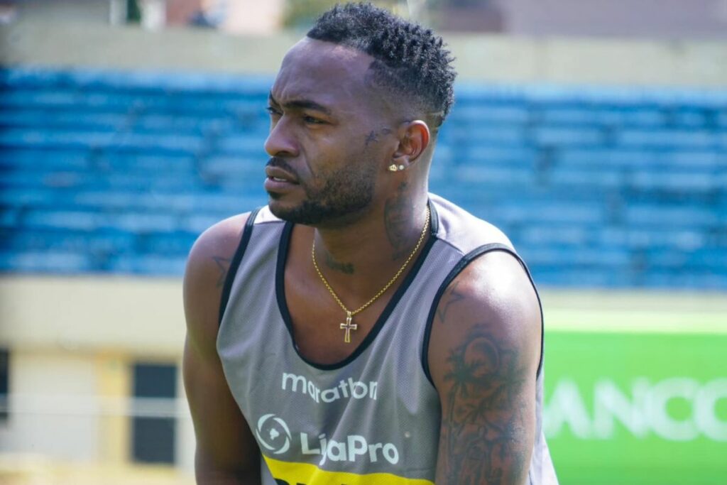 Pedro Pablo Perlaza, jugador del Delfín de Manta en el 2024.