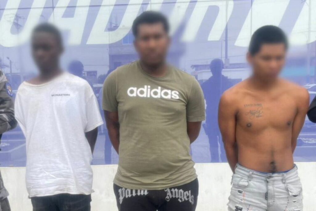 Los tres aprehendidos fueron puestos a órdenes de la autoridad.