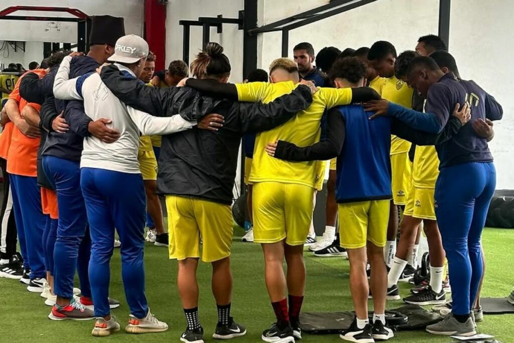 Jugadores de Chacaritas durante una concentración. Según denuncias, varios jugadores del club recibieron amenazas para perder partidos.