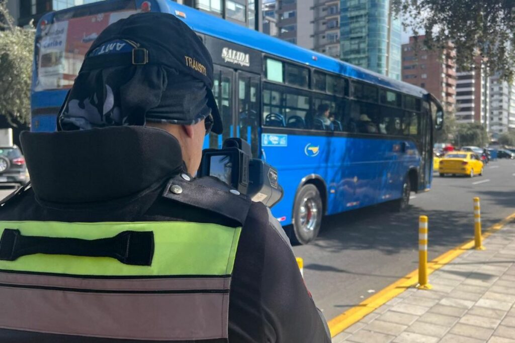 Los agentes de tránsito se encargan de realizar los controles.