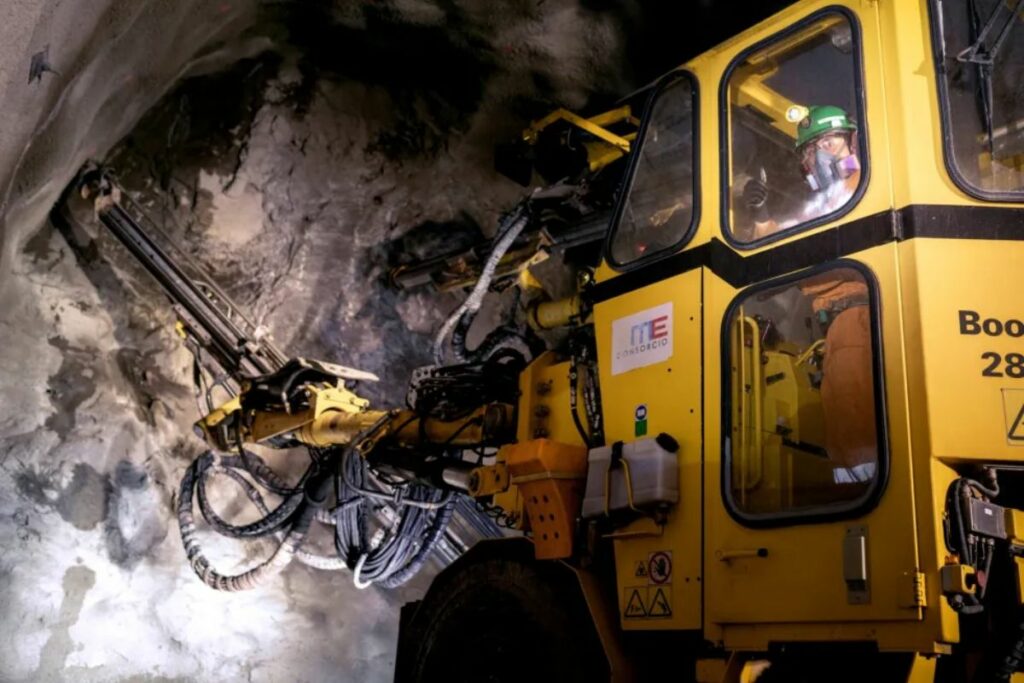 Fotografía cedida por la minera Lundin Gold que muestra trabajos en la mina Frutos del Norte, el 9 de noviembre del 2019 en la provincia de Zamora Chinchipe.