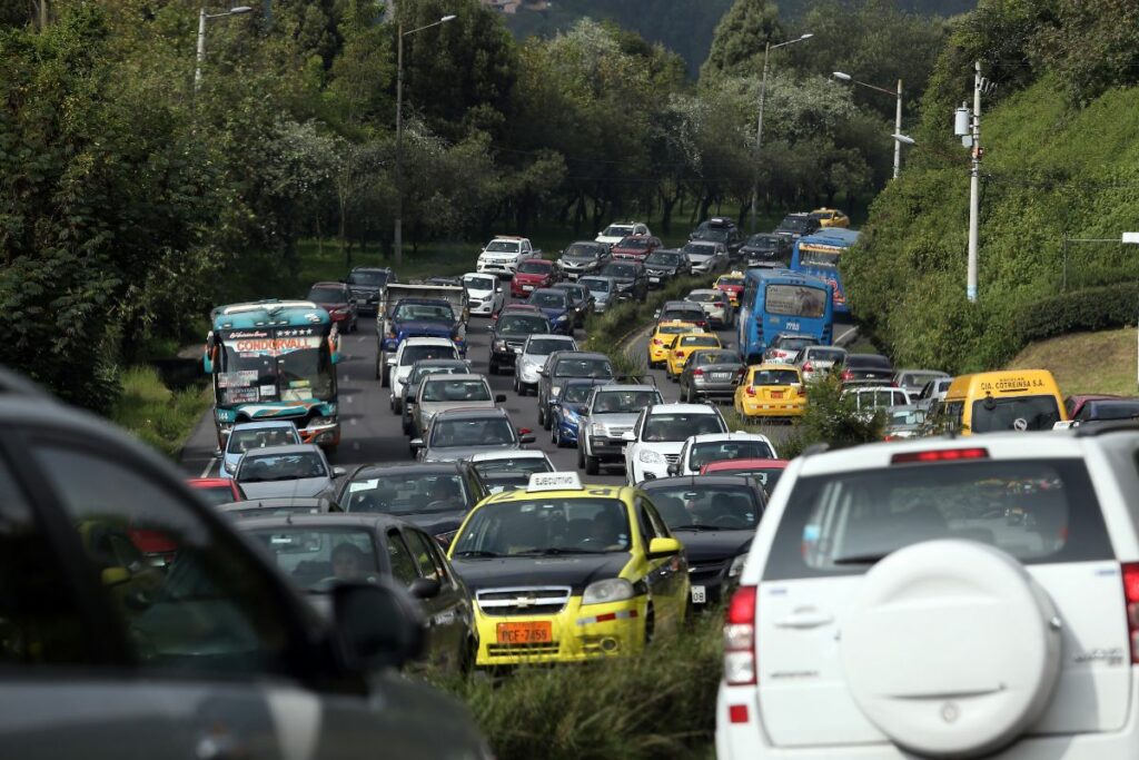 El Pico y placa fue implementado en Quito para reducir la congestión vehicular.