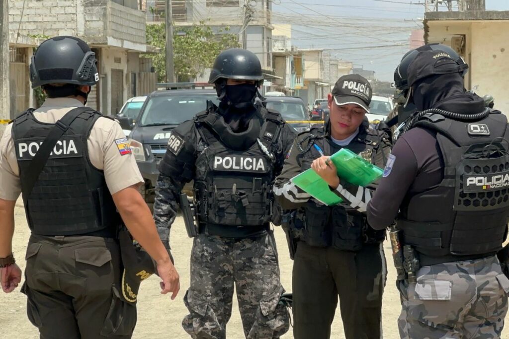 Policía recorre territorios de Guayaquil, Durán y Samborondón.