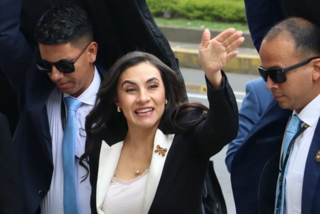 Verónica Abad presentó una acción de protección por suspensión de funciones.