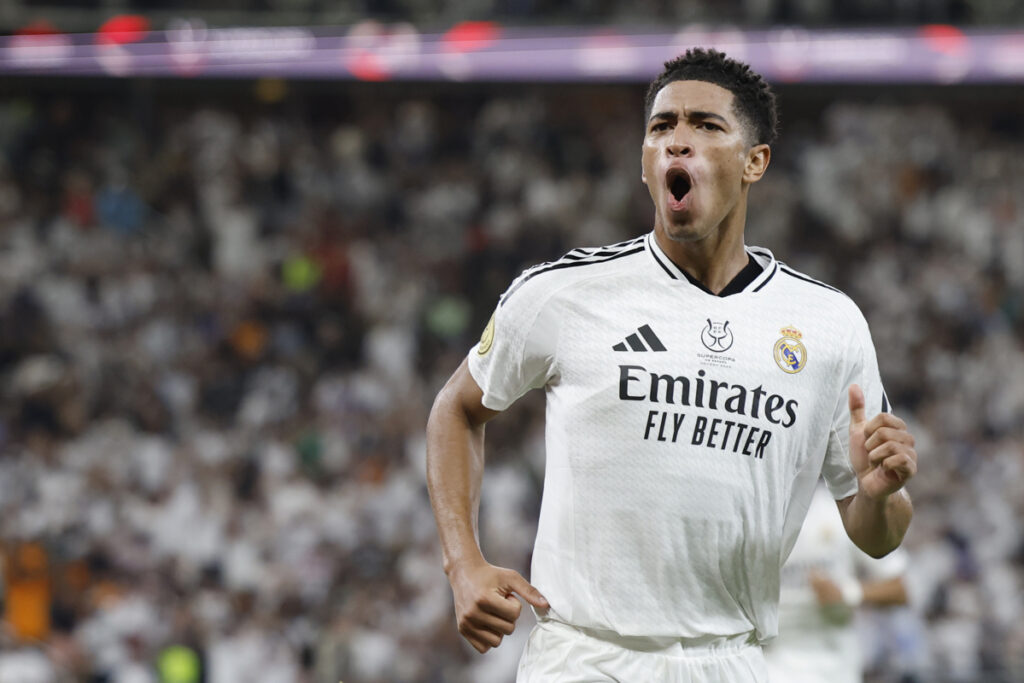 Jude Bellingham celebra un gol del Real Madrid en la semifinal de la Supercopa de España.