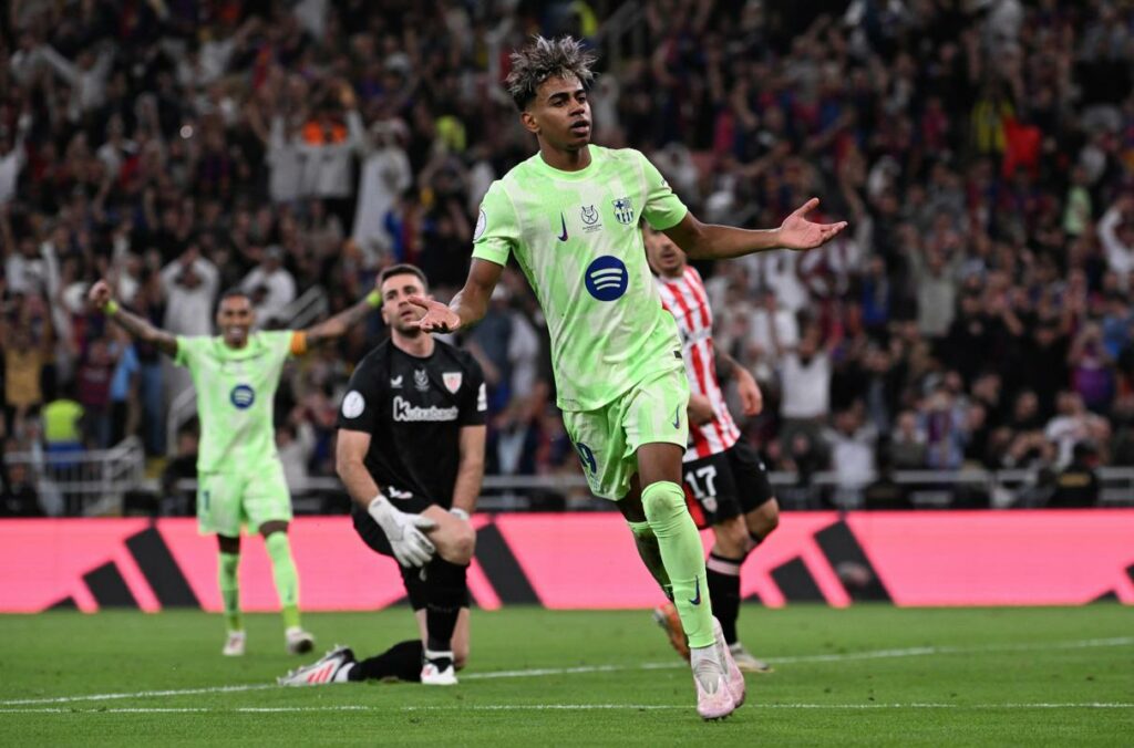 Lamine Yamal celebra el segundo gol con el FC Barcelona en su partido.