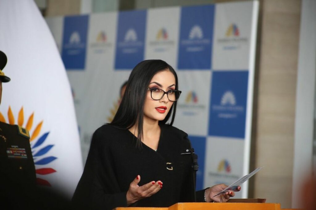 Viviana Veloz pidió licencio para ir a la campaña 2025.