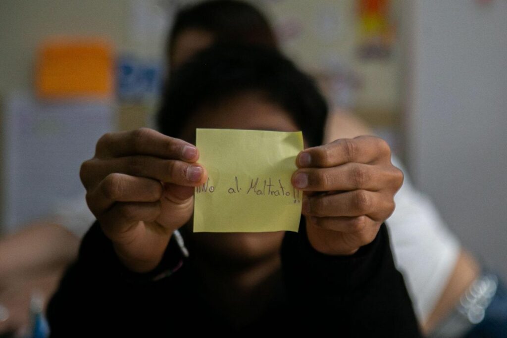 La violencia de género y las condiciones de los niños están entre los temas latentes en Ecuador.