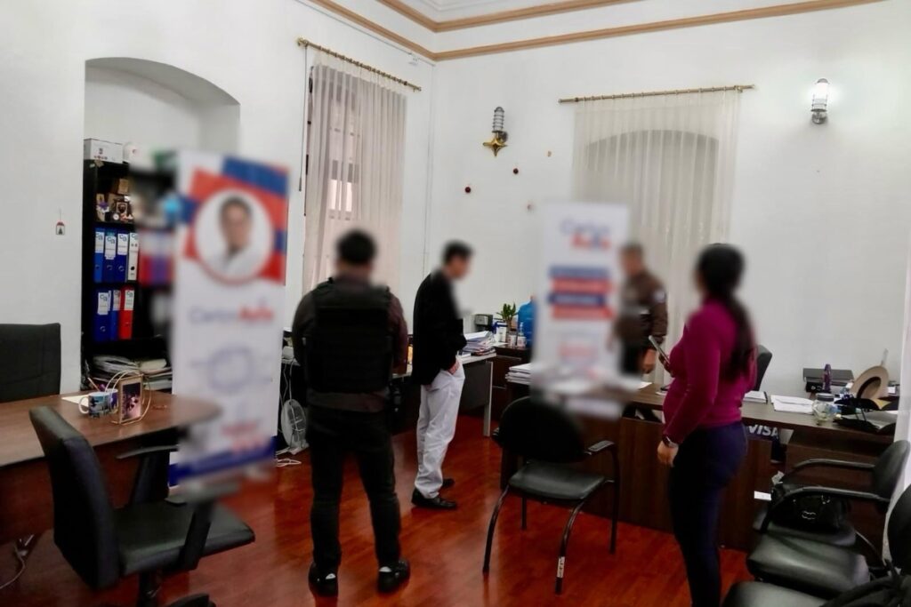 Fiscalía realizó allanamientos como parte de la investigación del caso 'Los Altares'.