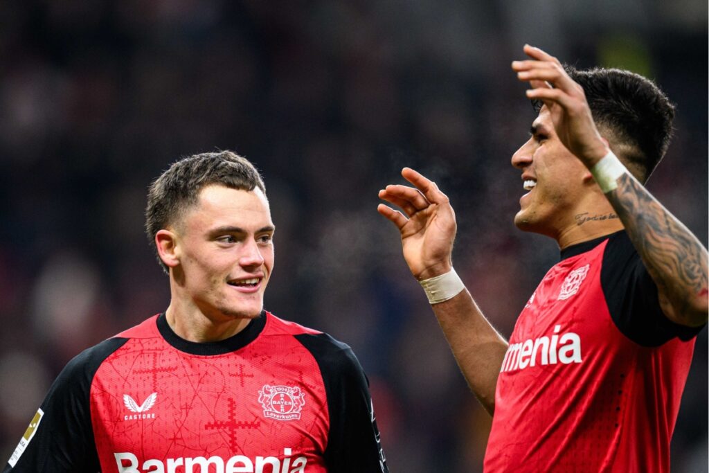 Wirtz y Piero Hincapié en el último partido del Bayer Leverkusen.