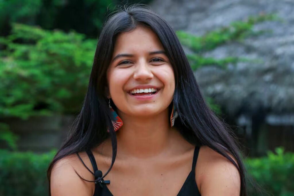 La activista ecuatoriana Helena Gualinga fue vista con Shawn Mendes. Foto: Instagram