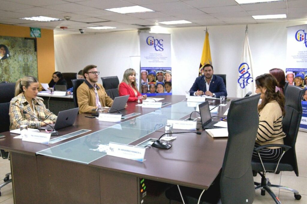 Andrés Fantoni, presidente del Consejo (c) convocó a una sesión para analizar un informe jurídico sobre el caso González.
