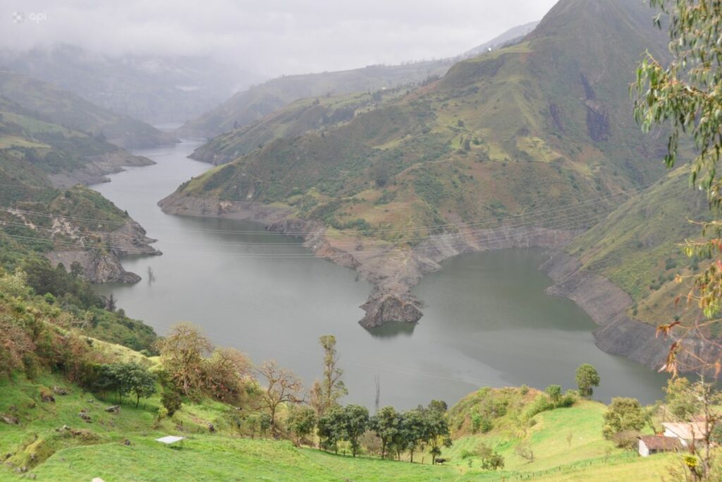 El embalse de Mazar tiene una extensión de 31 kilómetros.