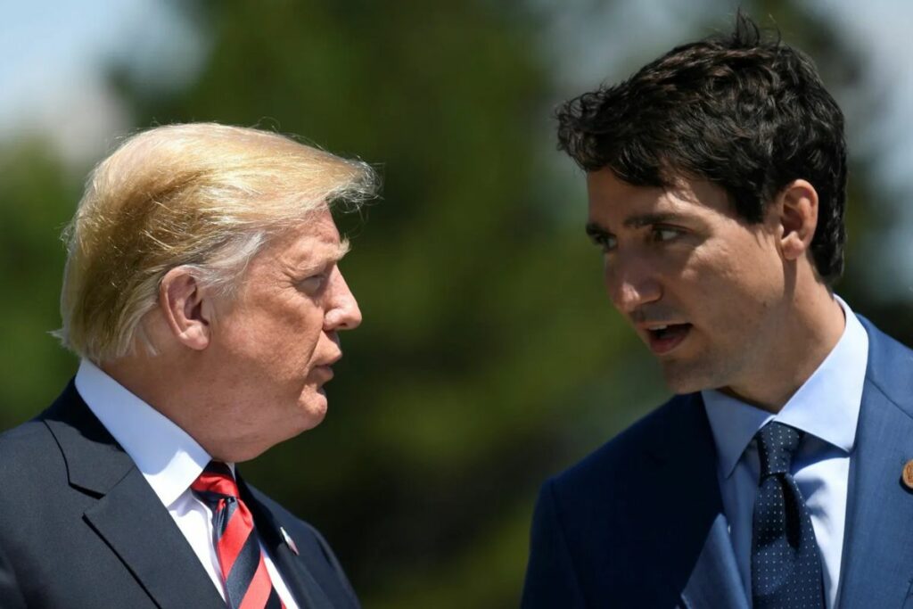 El presidente electo de EE.UU., Donald J. Trump (i), y el primer ministro de Canadá, Justin Trudeau (d), en una fotografía de archivo.