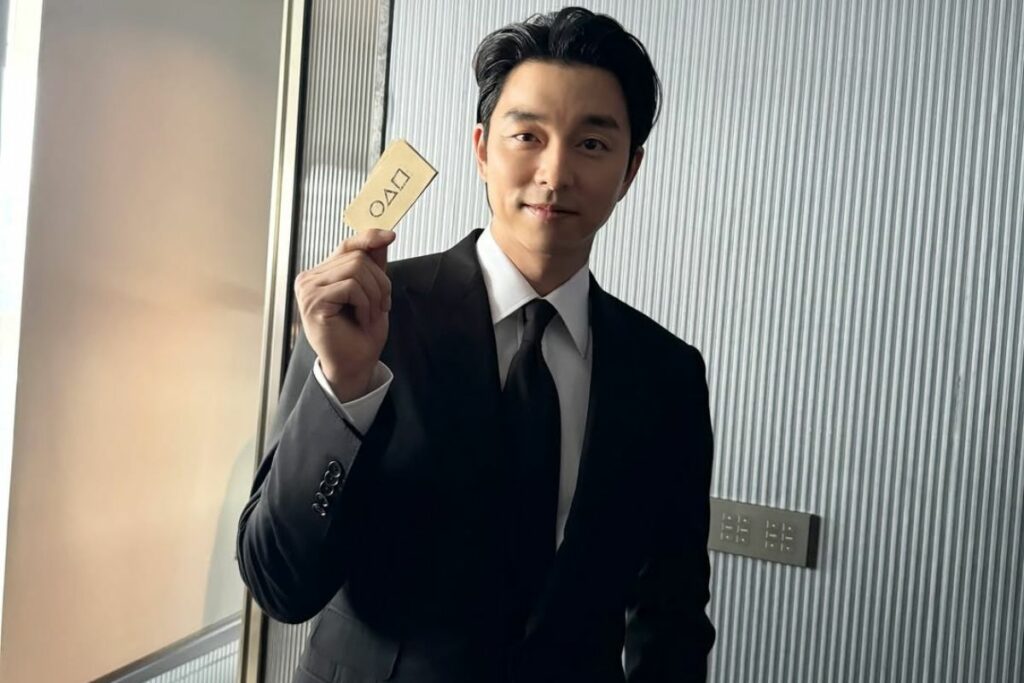 Gong Yoo impacta como El Reclutador en ‘El Juego del Calamar’, un personaje enigmático. Foto: Instagram @gongyoo_official.