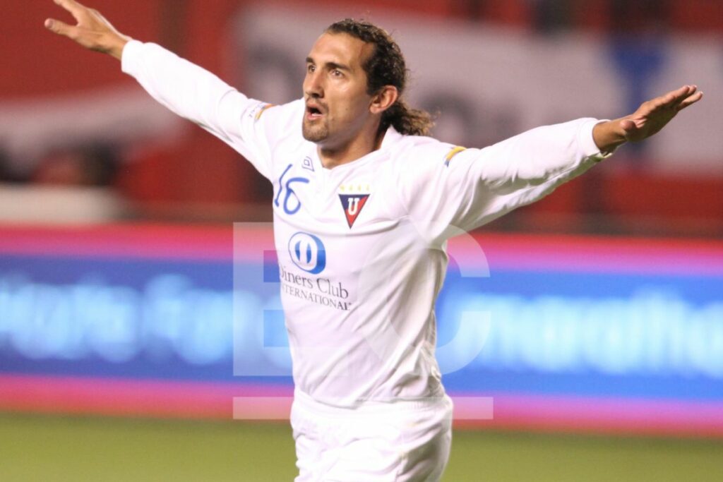 Hernán Barcos durante su etapa como delantero de Liga de Quito.