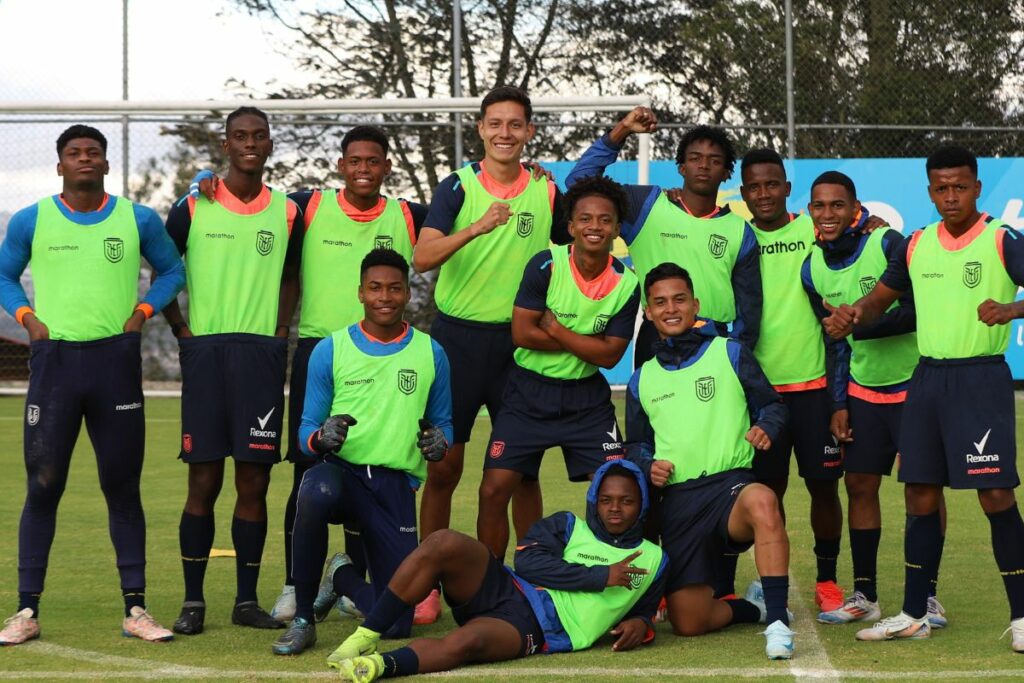 Miembros de Ecuador Sub-20 preparándose para el Sudamericano.