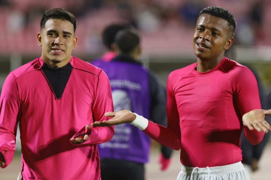 Kendry Páez y Keny Arroyo festejando un gol con Independiente del Valle.