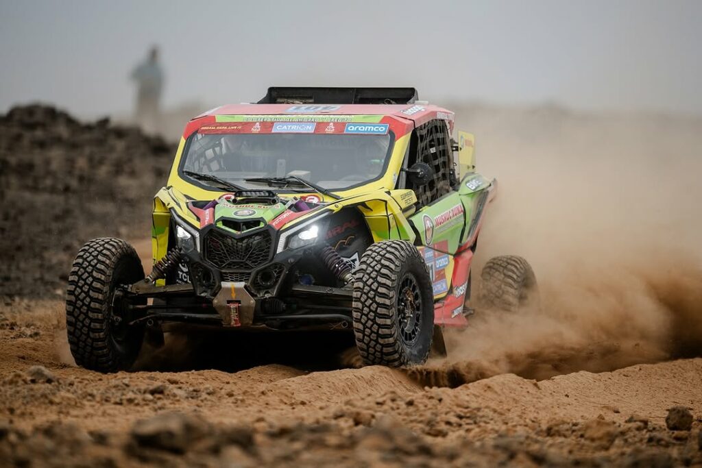 El coche de Sebastián Guayasamín, uno de los ecuatorianos presentes en Rally Dakar, en la etapa 4.